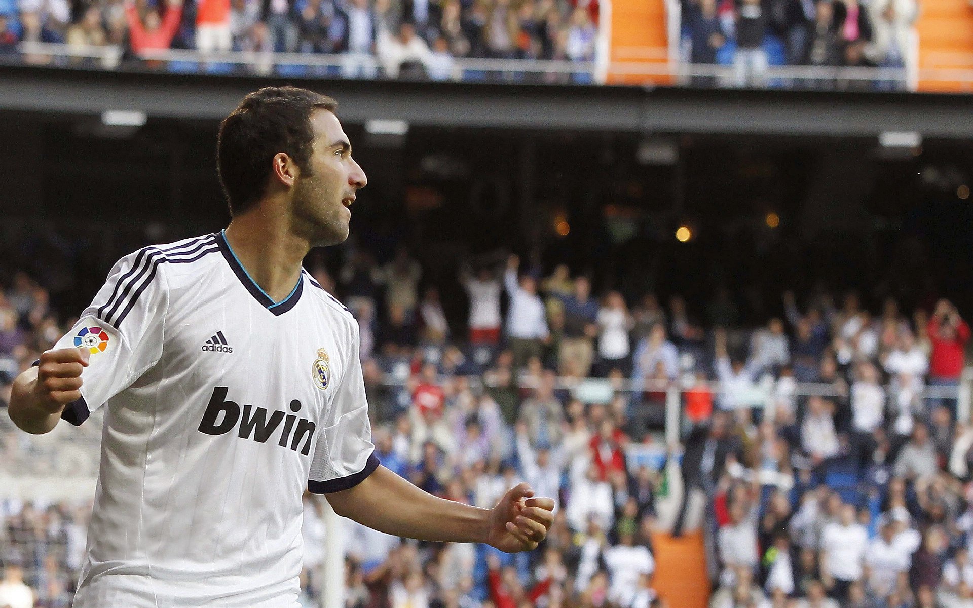 《电竞直播：多平台同步转播创新体验》，电竞带动直播